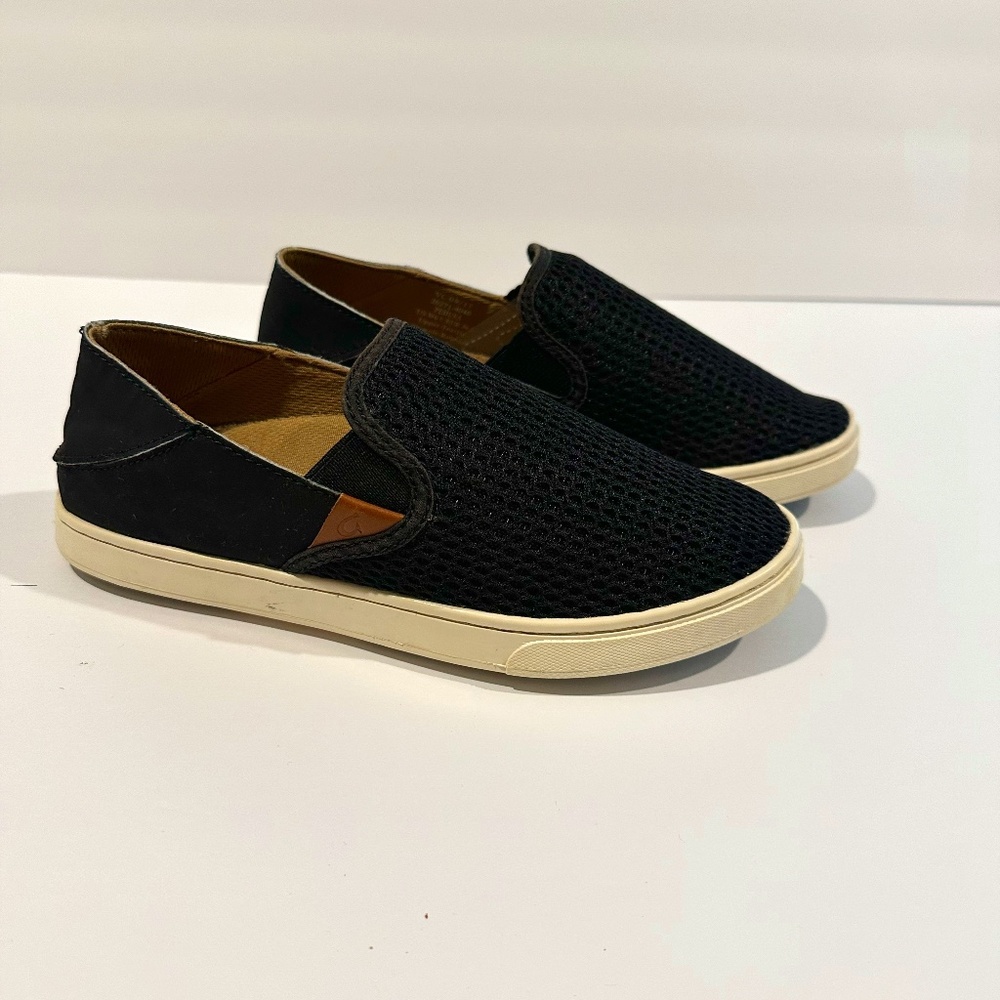 Olukai Pehuea Black size 6.5
